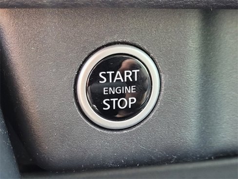 Used 2023 Nissan Rogue SV image 18