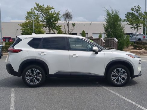 Used 2023 Nissan Rogue SV image 3