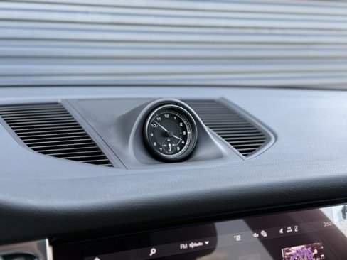 Certified 2025 Porsche Macan image 23