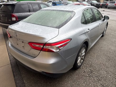 Used 2018 Toyota Camry LE image 4