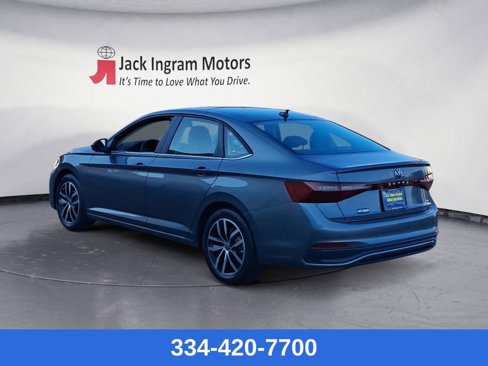 New 2025 Volkswagen Jetta SE image 3
