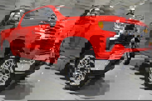 Used 2025 Chevrolet Silverado 1500 LT image 3