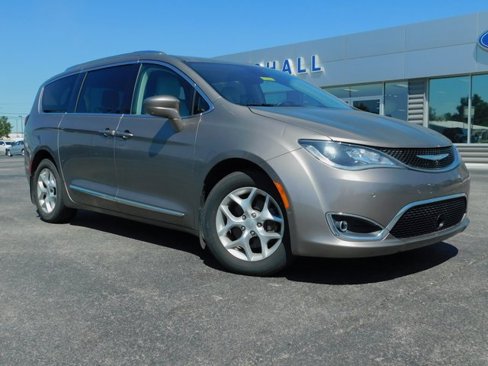 Used 2017 Chrysler Pacifica Touring-L Plus w/ Advanced Safetytec Group image 2