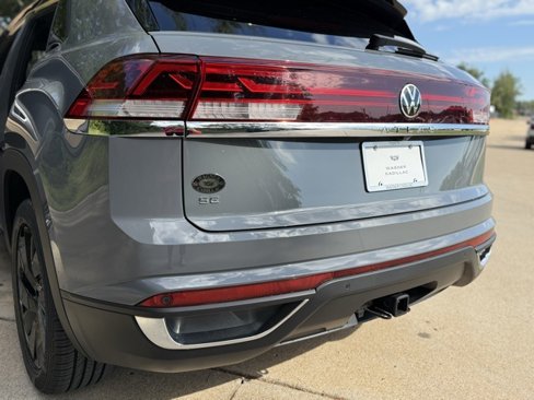 Used 2024 Volkswagen Atlas Cross Sport SE image 26