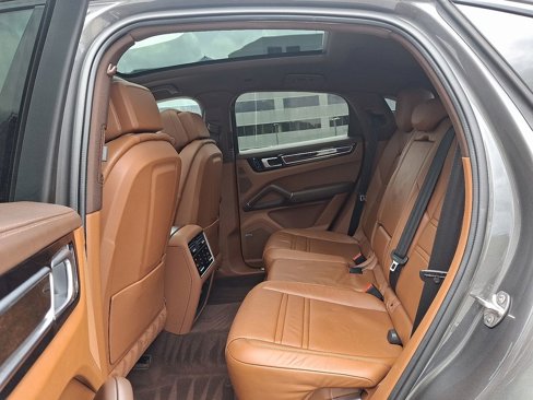 Used 2021 Porsche Cayenne S image 12