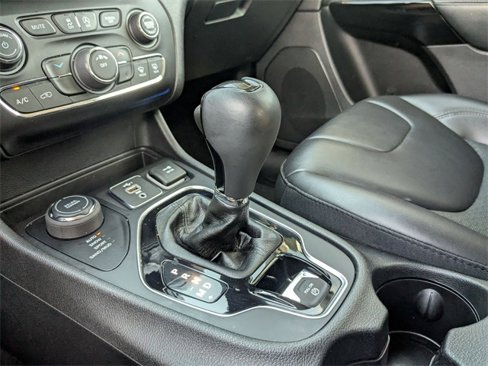 Used 2021 Jeep Cherokee Latitude Plus image 25