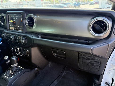 Used 2019 Jeep Wrangler Unlimited Sahara image 17
