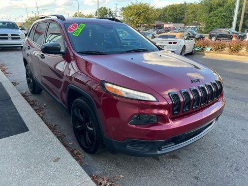 Used 2017 Jeep Cherokee Sport image 9
