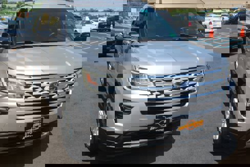 Used 2018 Ford Explorer XLT w/ Equipment Group 202A image 4