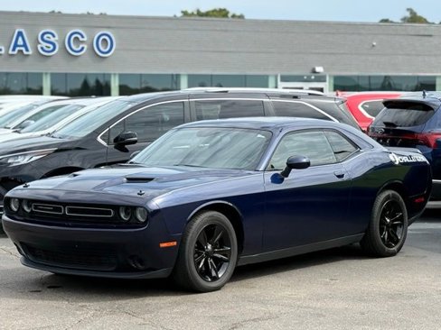 Used 2015 Dodge Challenger SXT w/ Driver Convenience Group image 28