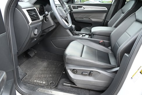 Used 2022 Volkswagen Atlas Cross Sport SE image 28