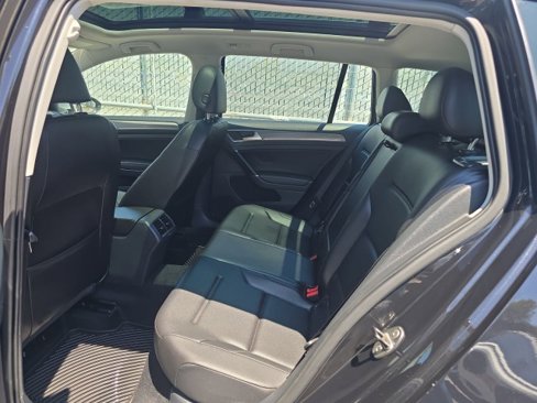Used 2017 Volkswagen Golf Alltrack S image 5