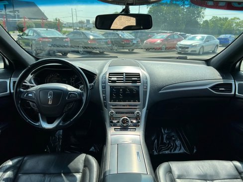 Used 2017 Lincoln MKZ Reserve image 9