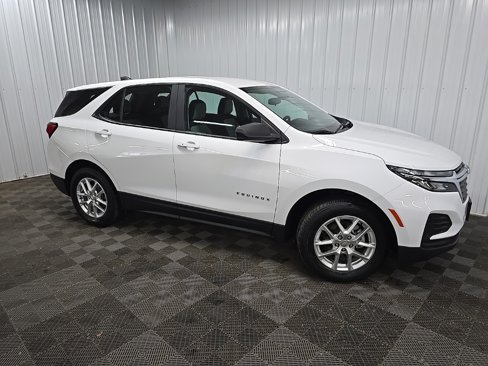 Used 2022 Chevrolet Equinox LS image 1