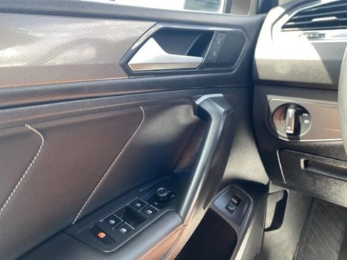 Used 2024 Volkswagen Tiguan SE image 25