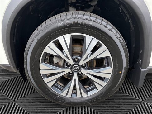 Used 2022 Nissan Rogue SV image 14