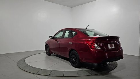 Used 2017 Nissan Versa SV image 3