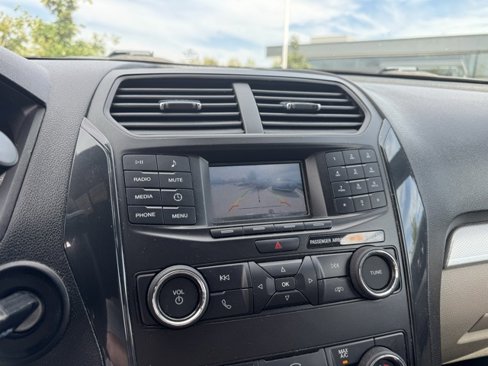 Used 2018 Ford Explorer FWD image 18