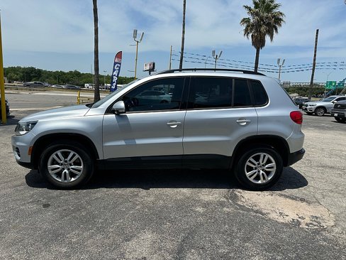 Used 2017 Volkswagen Tiguan S image 8