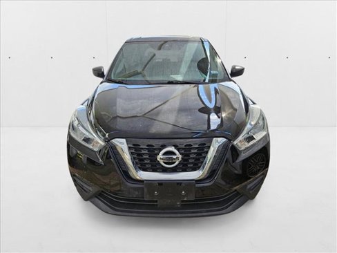 Used 2020 Nissan Kicks S image 2