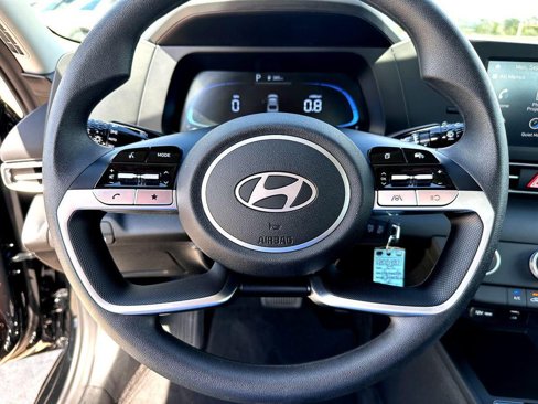 New 2025 Hyundai Elantra SE image 16
