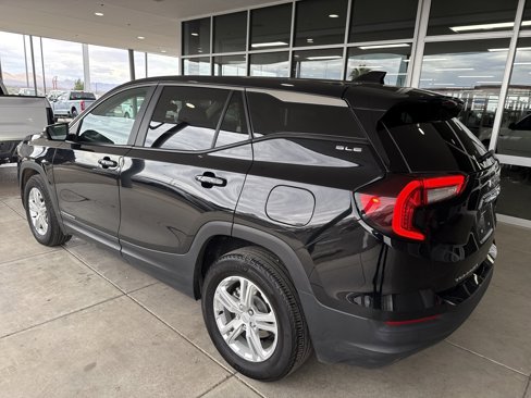 Used 2024 GMC Terrain SLE image 4
