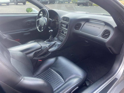 Used 2002 Chevrolet Corvette Z06 w/ Memory Pkg image 12