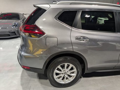 Used 2018 Nissan Rogue SV image 10