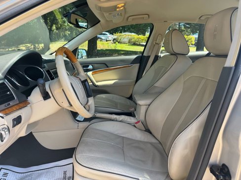Used 2010 Lincoln MKZ image 19