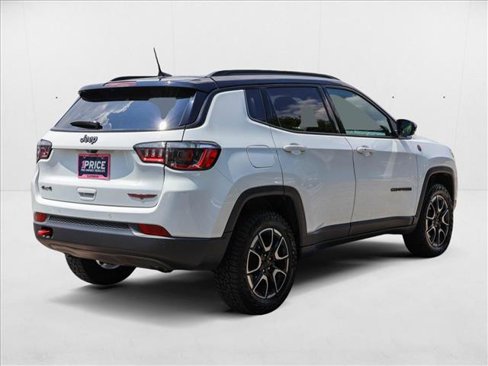 Used 2024 Jeep Compass Trailhawk image 5