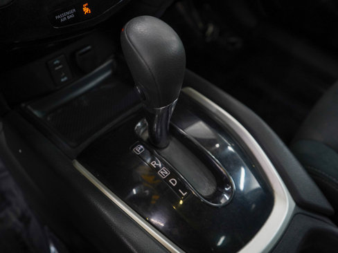 Used 2016 Nissan Rogue SV image 25