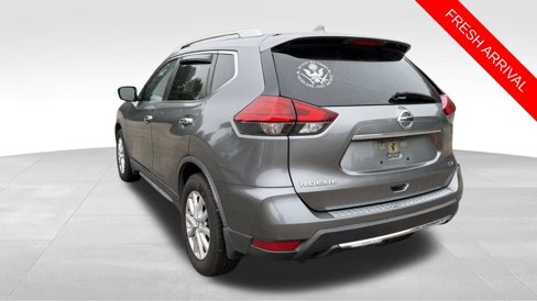 Used 2017 Nissan Rogue SV image 4