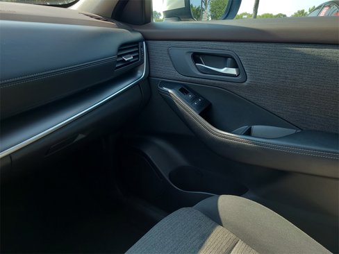 Used 2023 Nissan Rogue SV image 20