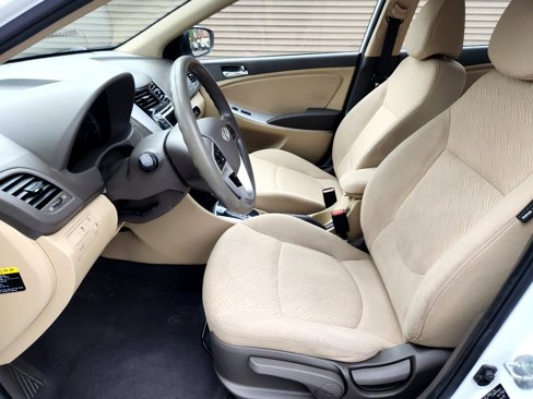 Used 2014 Hyundai Accent GLS w/ Option Group 2 image 9