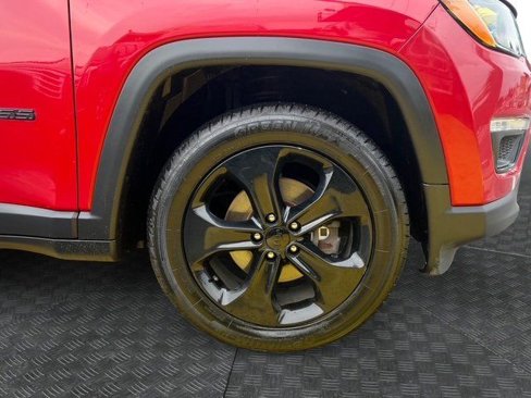 Used 2021 Jeep Compass Latitude image 9