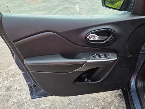 Used 2021 Jeep Cherokee Limited image 10