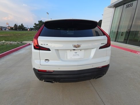 Used 2019 Cadillac XT4 Luxury w/ Cold Weather Package image 4