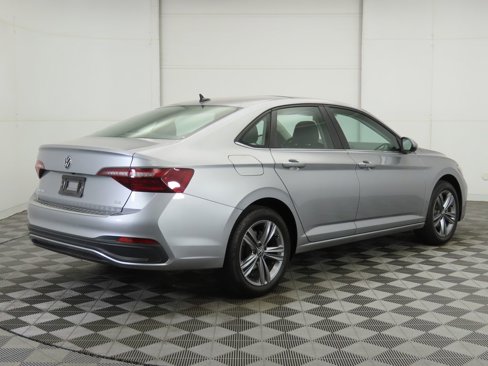 Certified 2024 Volkswagen Jetta SE image 6