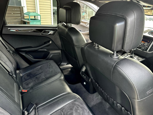 Used 2015 Porsche Macan S w/ Infotainment Package image 24