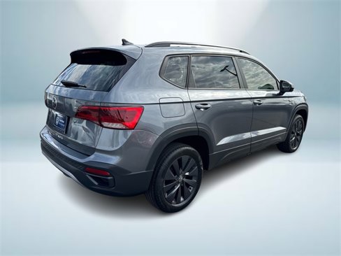 Certified 2022 Volkswagen Taos S image 4