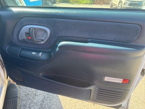Used 1999 Chevrolet Suburban 2WD w/ Preferred Equipment Group 3 image 10