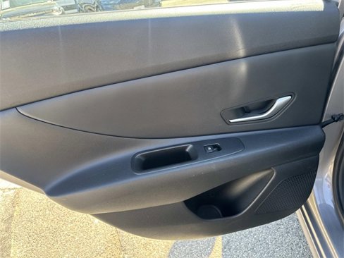 Used 2021 Hyundai Elantra SEL image 11