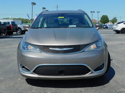 Used 2017 Chrysler Pacifica Touring-L Plus w/ Advanced Safetytec Group image 3