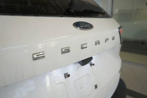 Used 2020 Ford Escape SE image 14