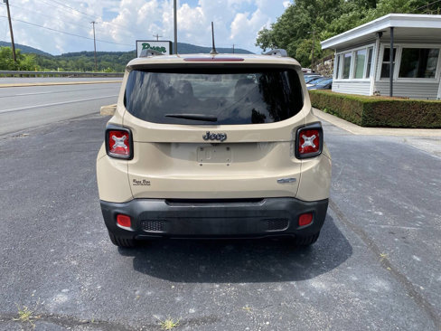 Used 2016 Jeep Renegade Latitude w/ Popular Equipment Group image 8
