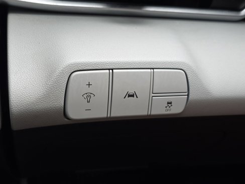 Used 2022 Hyundai Elantra Limited image 31