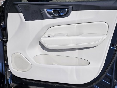 New 2025 Volvo XC60 B5 Plus w/ Protection Package Premier image 40