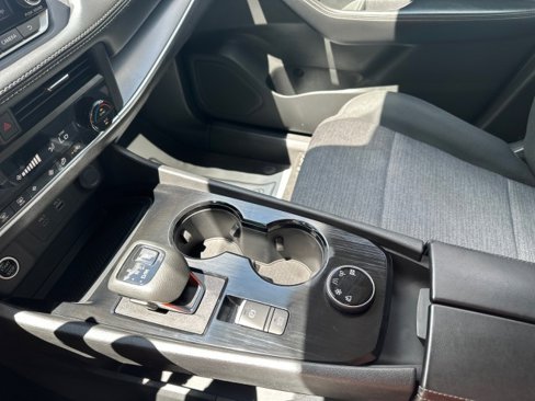 Used 2023 Nissan Rogue SV image 16