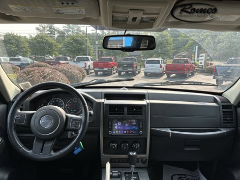 Used 2012 Jeep Liberty Sport image 12