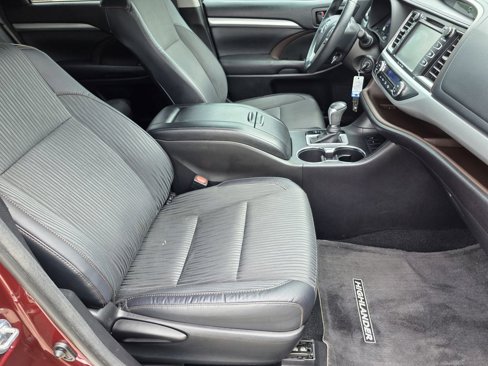 Used 2017 Toyota Highlander LE image 15